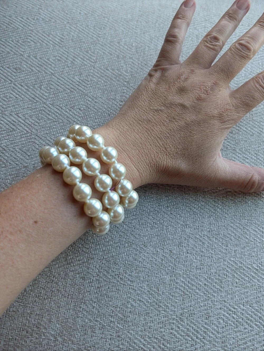 TRIPLE STRAND BRACELET faux pearls